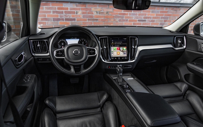 Volvo V60 cena 96900 przebieg: 165015, rok produkcji 2018 z Mińsk Mazowiecki małe 781